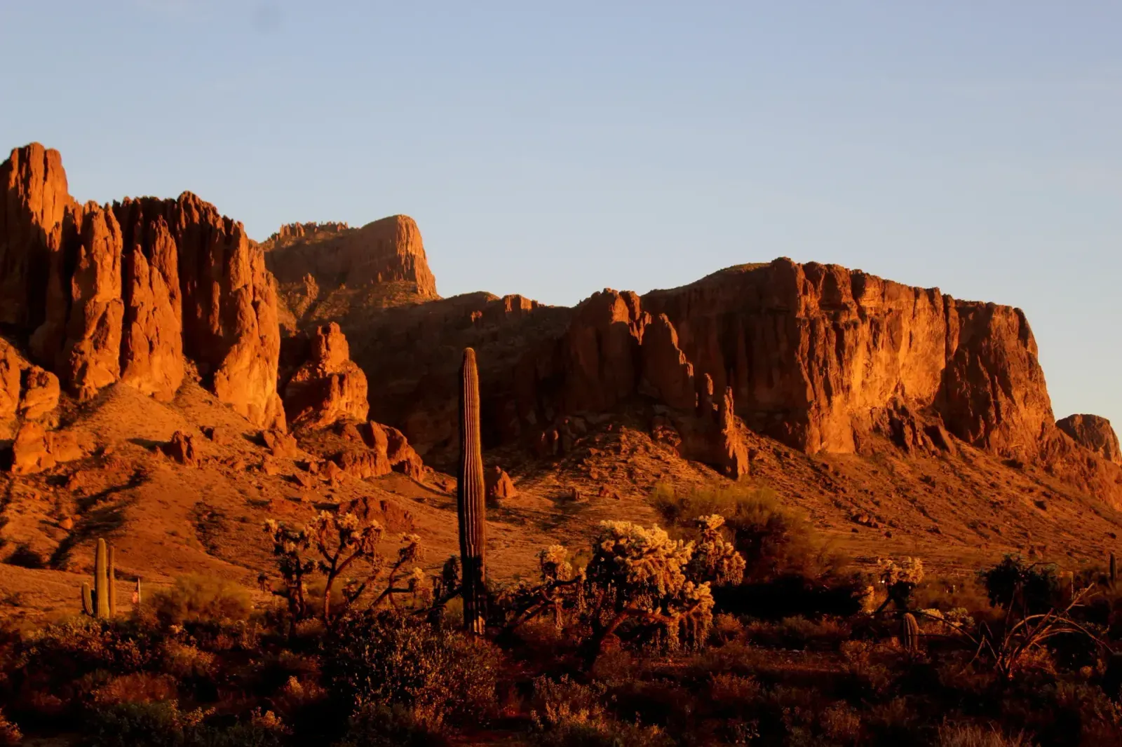 Apache Junction, Arizona skyline and neighborhoods served by U-wifi home internet