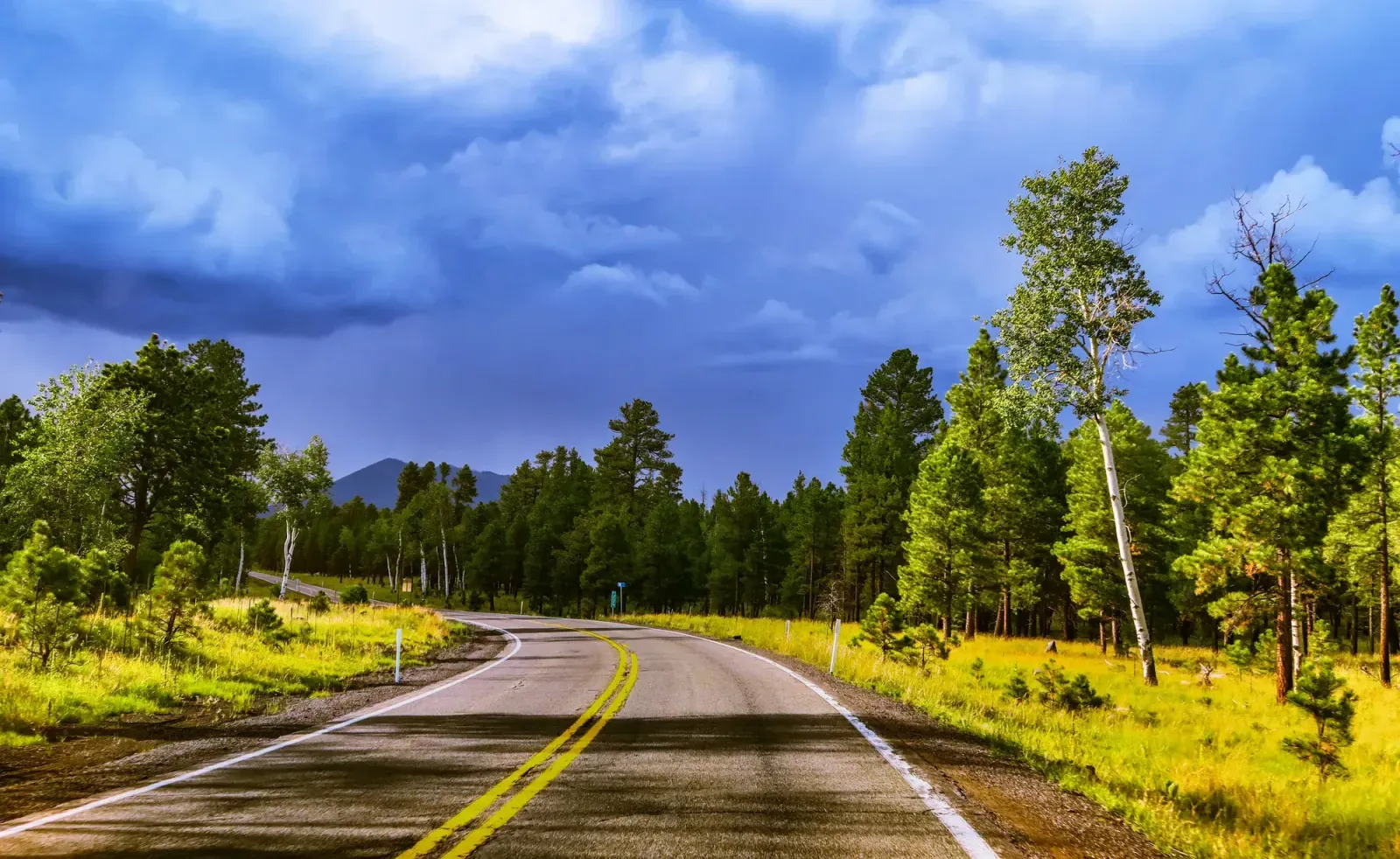 Flagstaff, Arizona skyline and neighborhoods served by U-wifi home internet