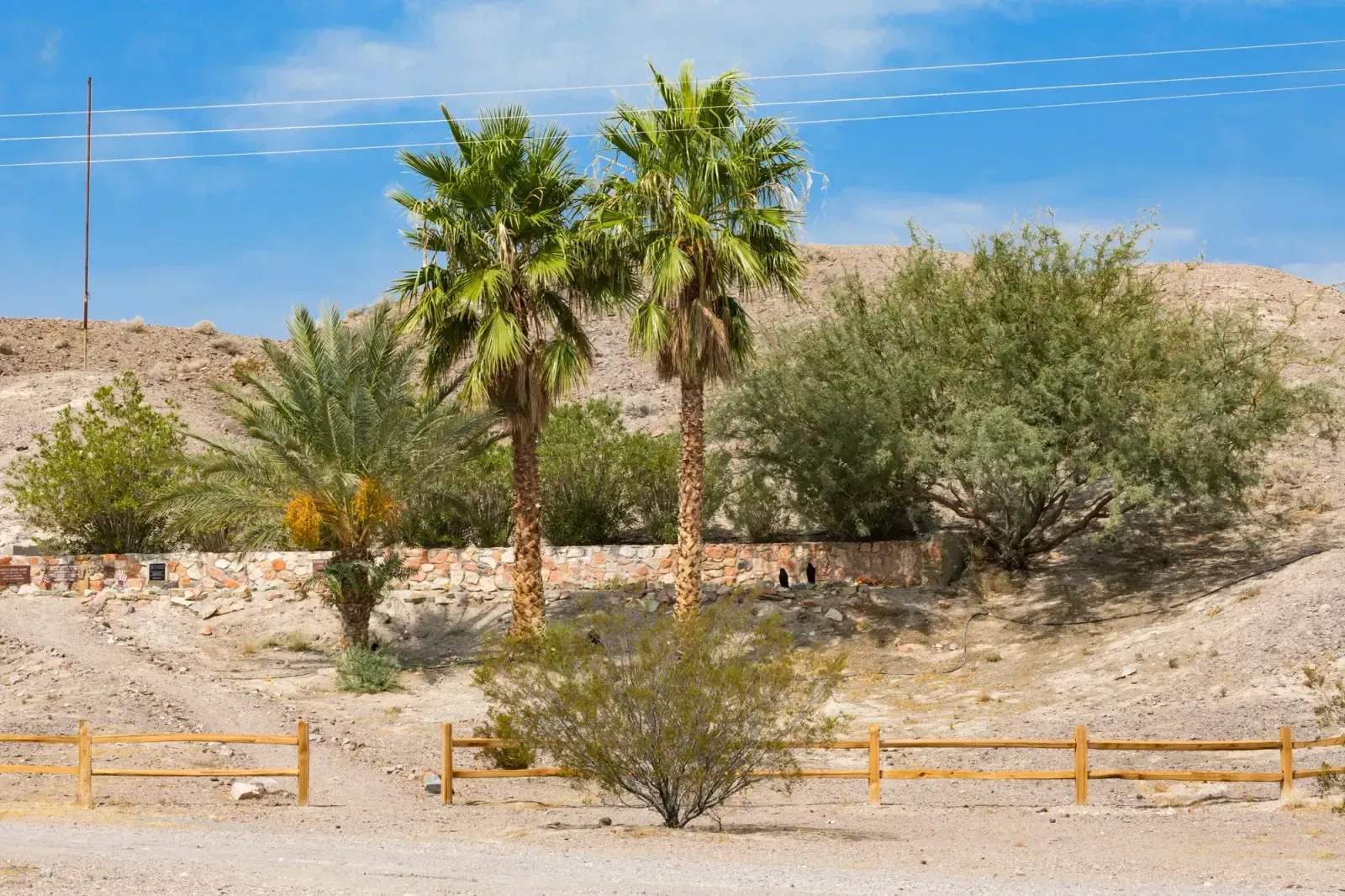 Cathedral City, California skyline and neighborhoods served by U-wifi home internet