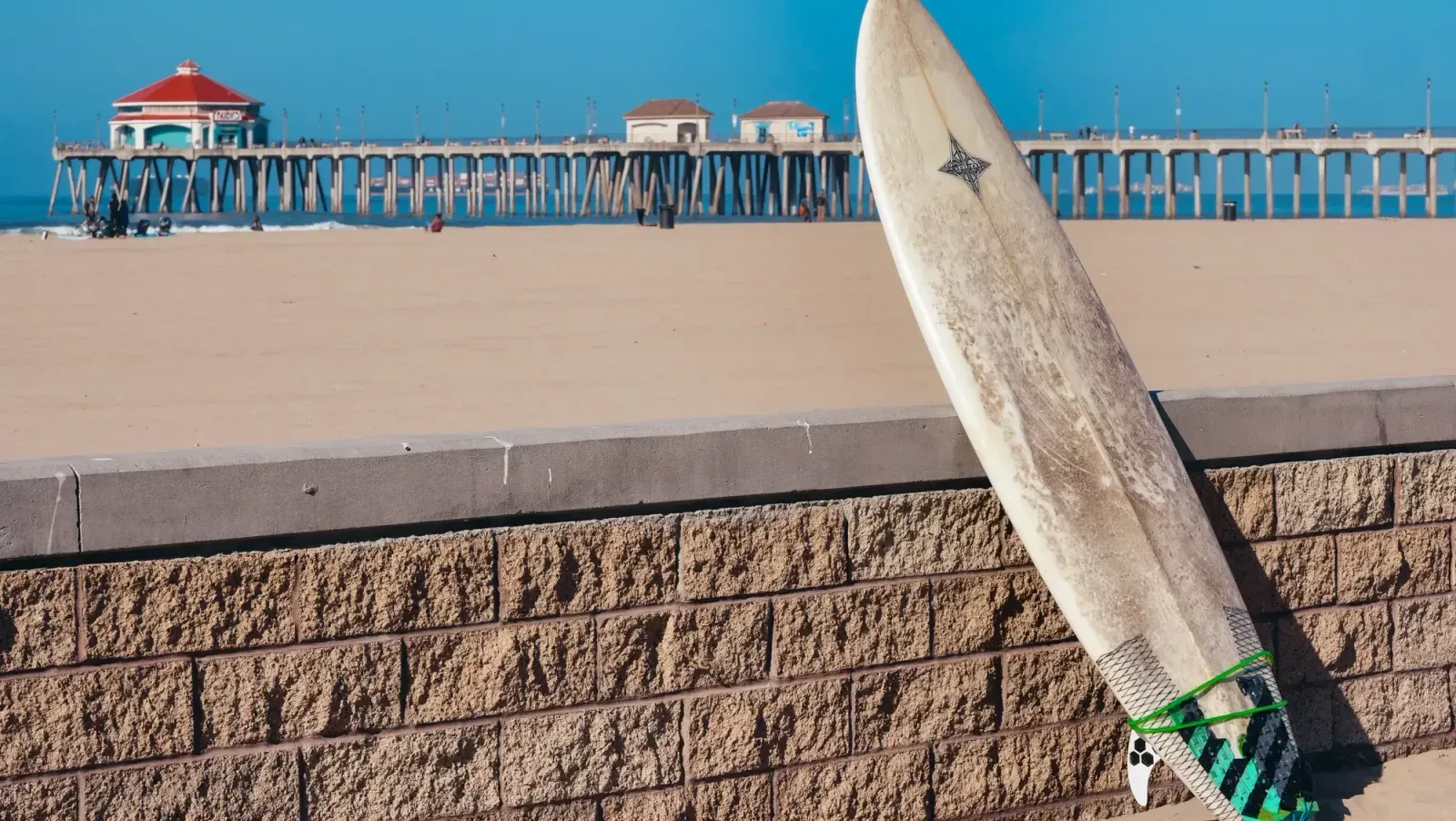Huntington Beach, California skyline and neighborhoods served by U-wifi home internet
