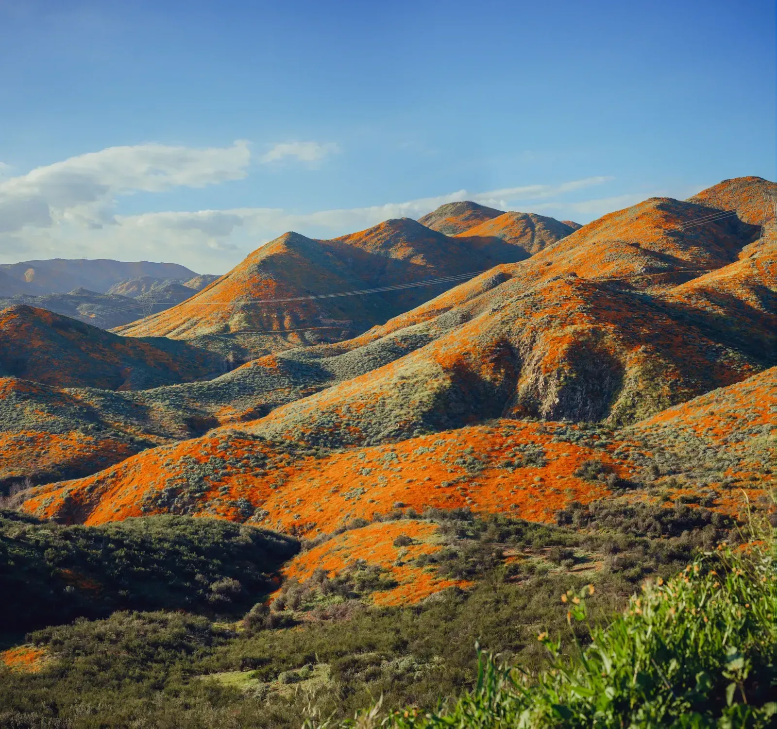 Lake Elsinore, California skyline and neighborhoods served by U-wifi home internet