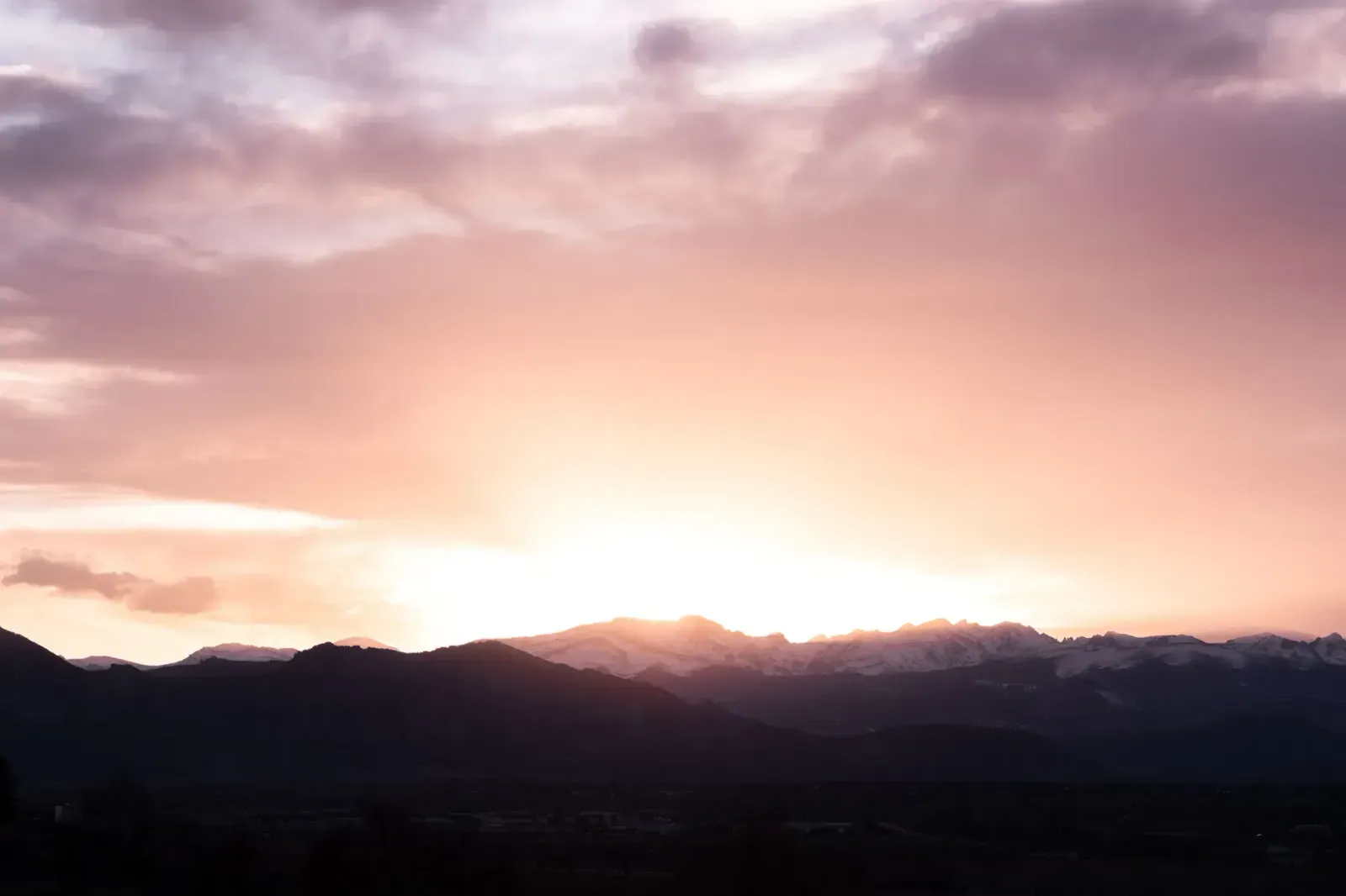 Lakewood, Colorado skyline and neighborhoods served by U-wifi home internet