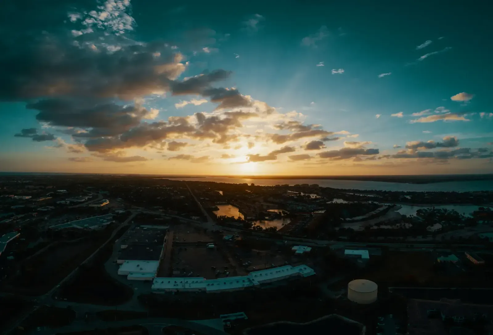 Deltona, Florida skyline and neighborhoods served by U-wifi home internet