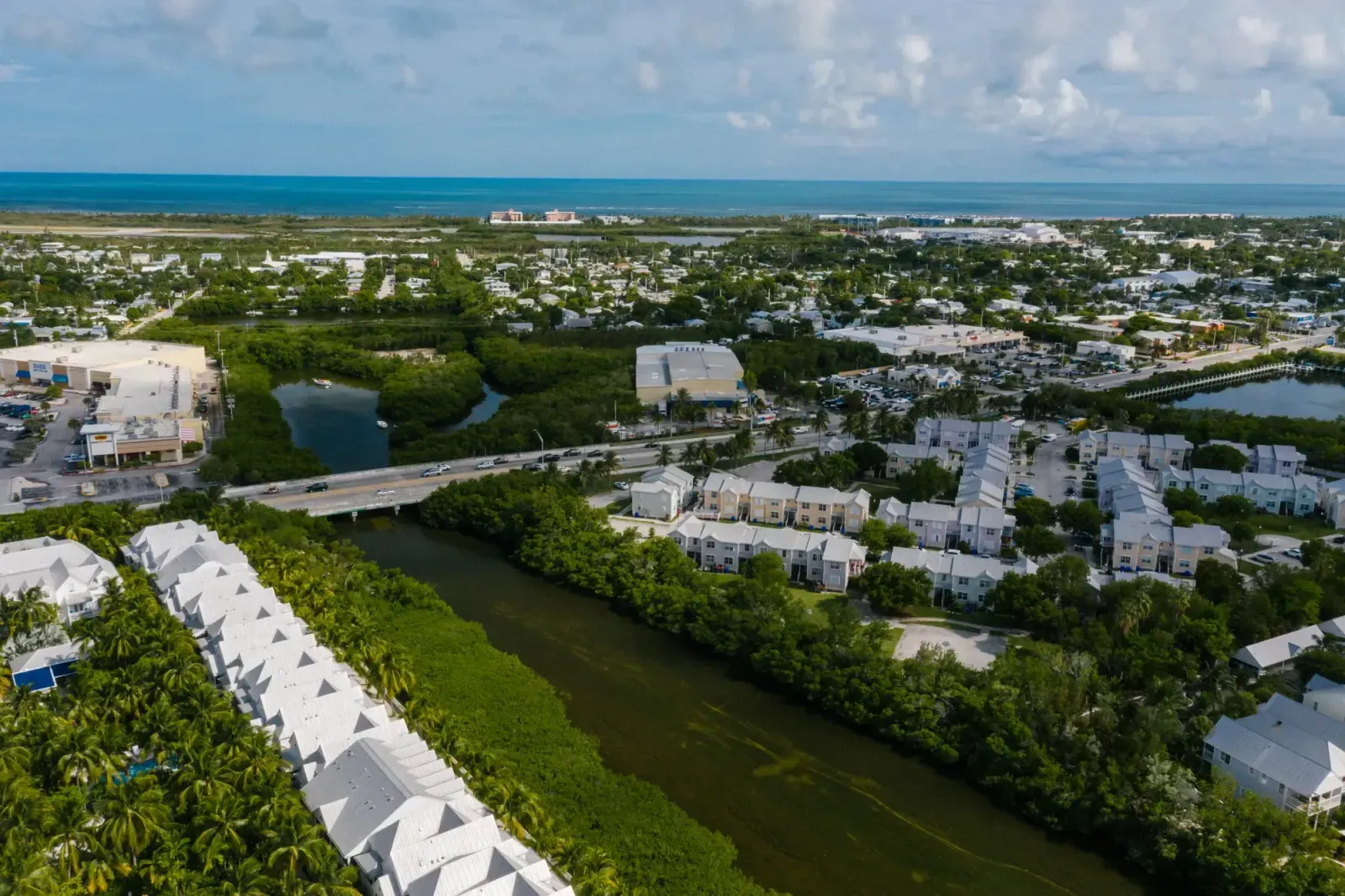Largo, Florida skyline and neighborhoods served by U-wifi home internet