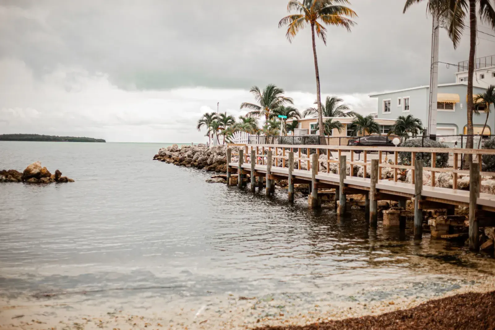 Largo, Florida skyline and neighborhoods served by U-wifi home internet
