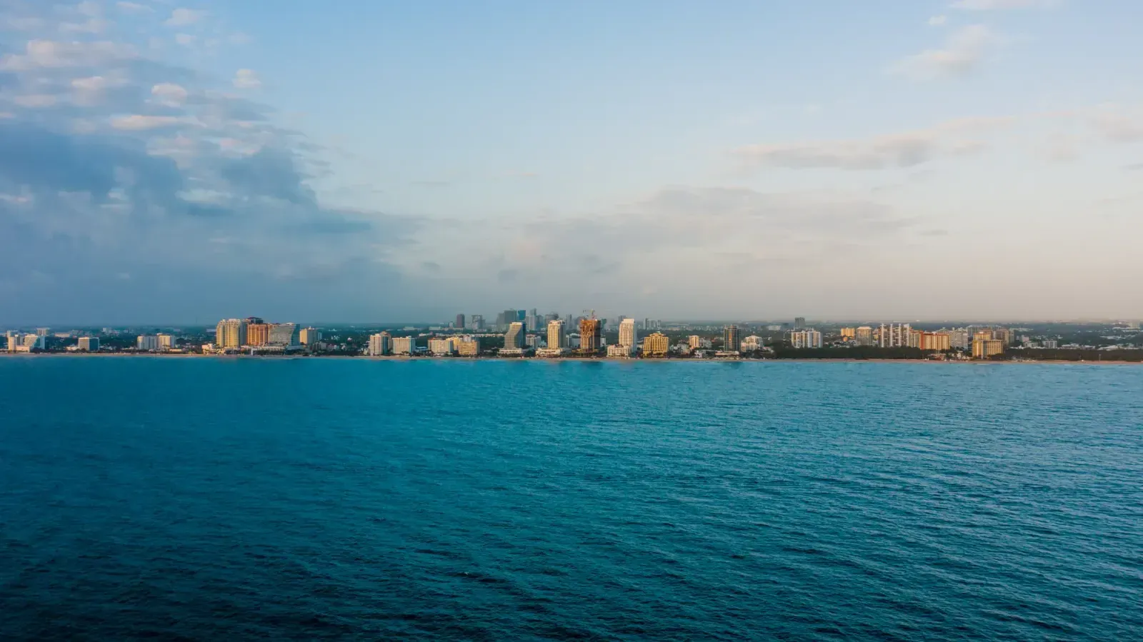 North Lauderdale, Florida skyline and neighborhoods served by U-wifi home internet