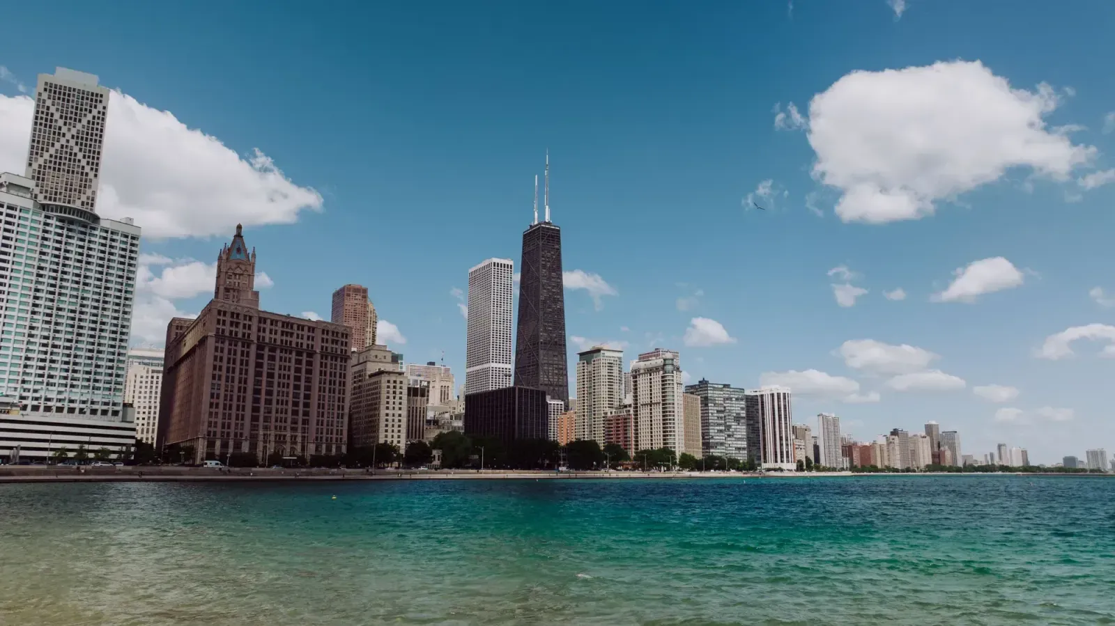 Chicago, Illinois skyline and neighborhoods served by U-wifi home internet