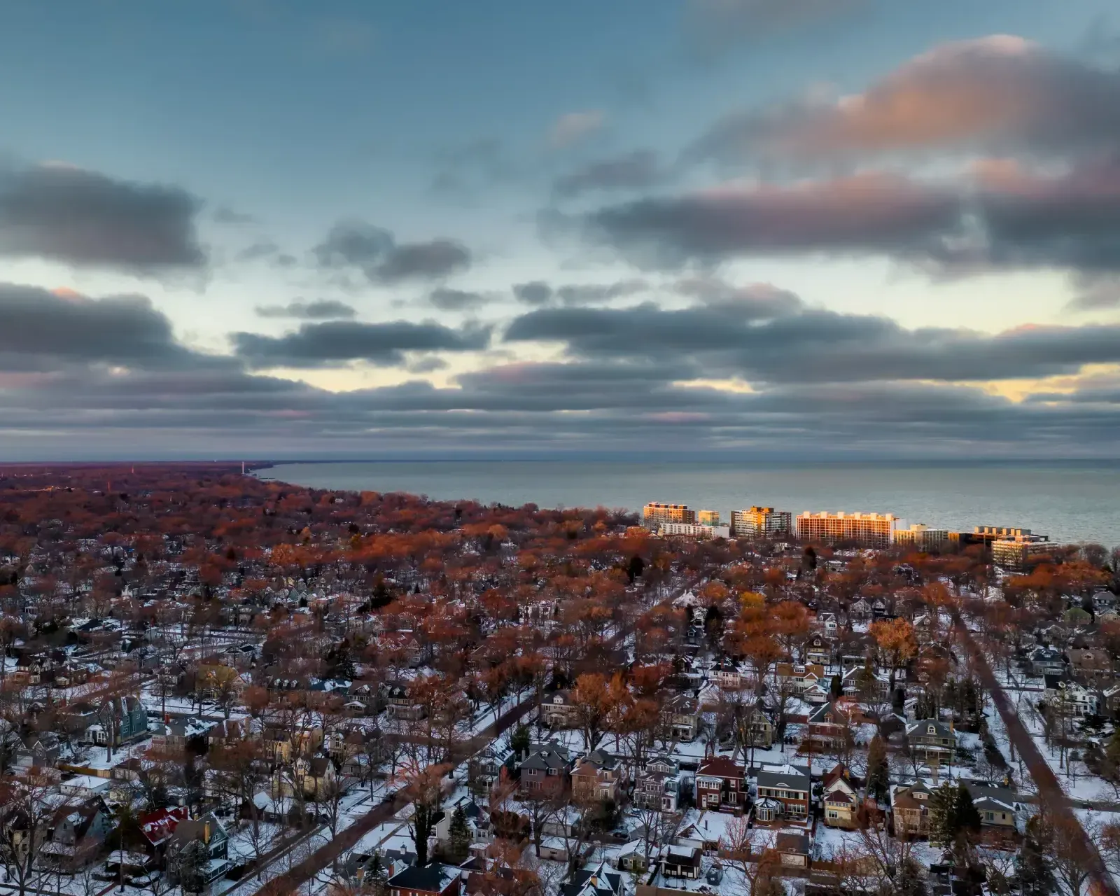Evanston, Illinois skyline and neighborhoods served by U-wifi home internet