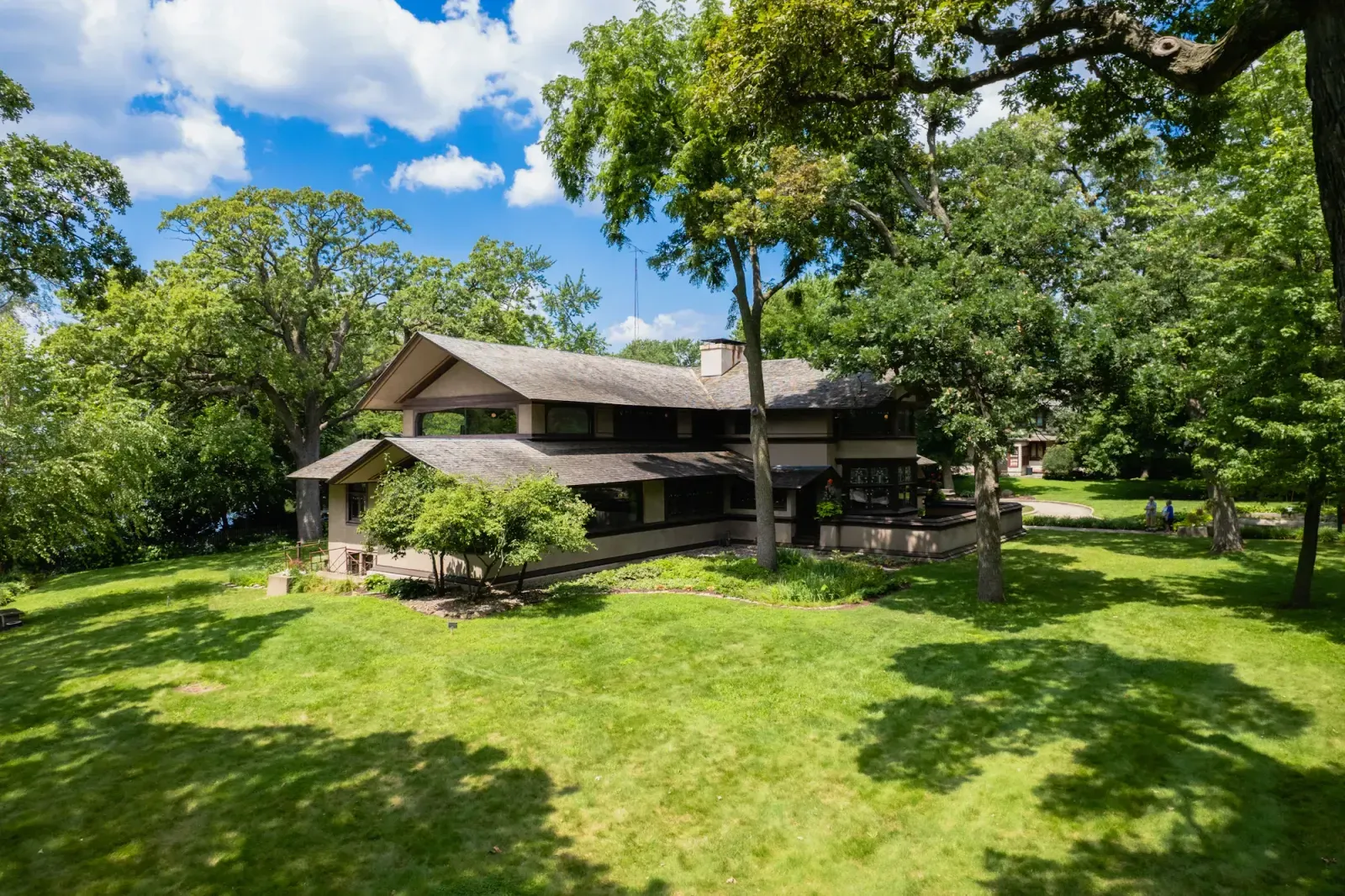 Hoffman Estates, Illinois skyline and neighborhoods served by U-wifi home internet
