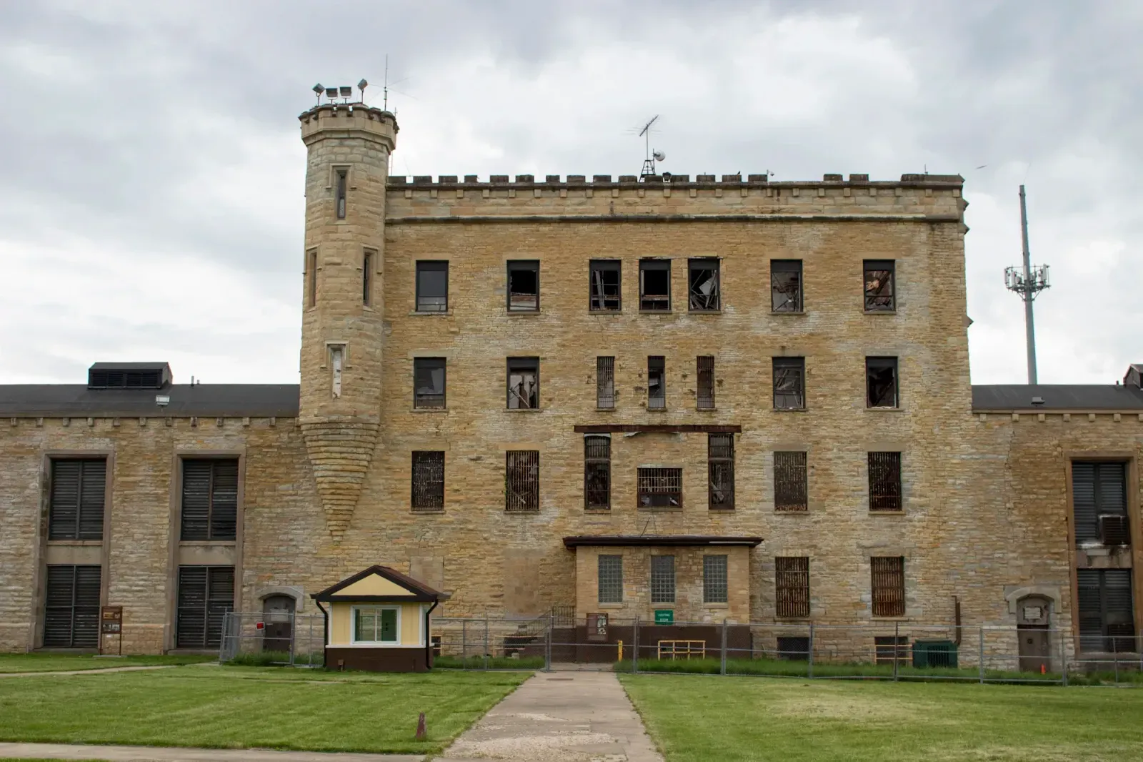 Joliet, Illinois skyline and neighborhoods served by U-wifi home internet