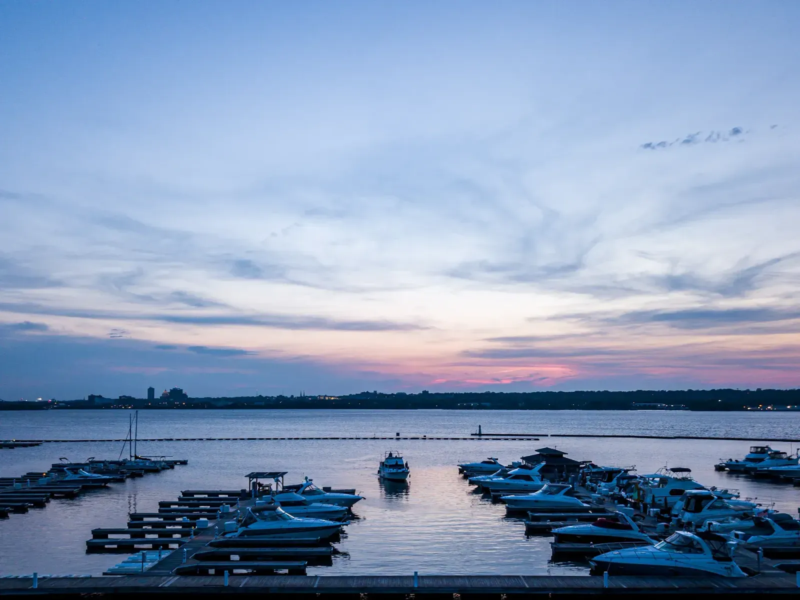 Peoria, Illinois skyline and neighborhoods served by U-wifi home internet