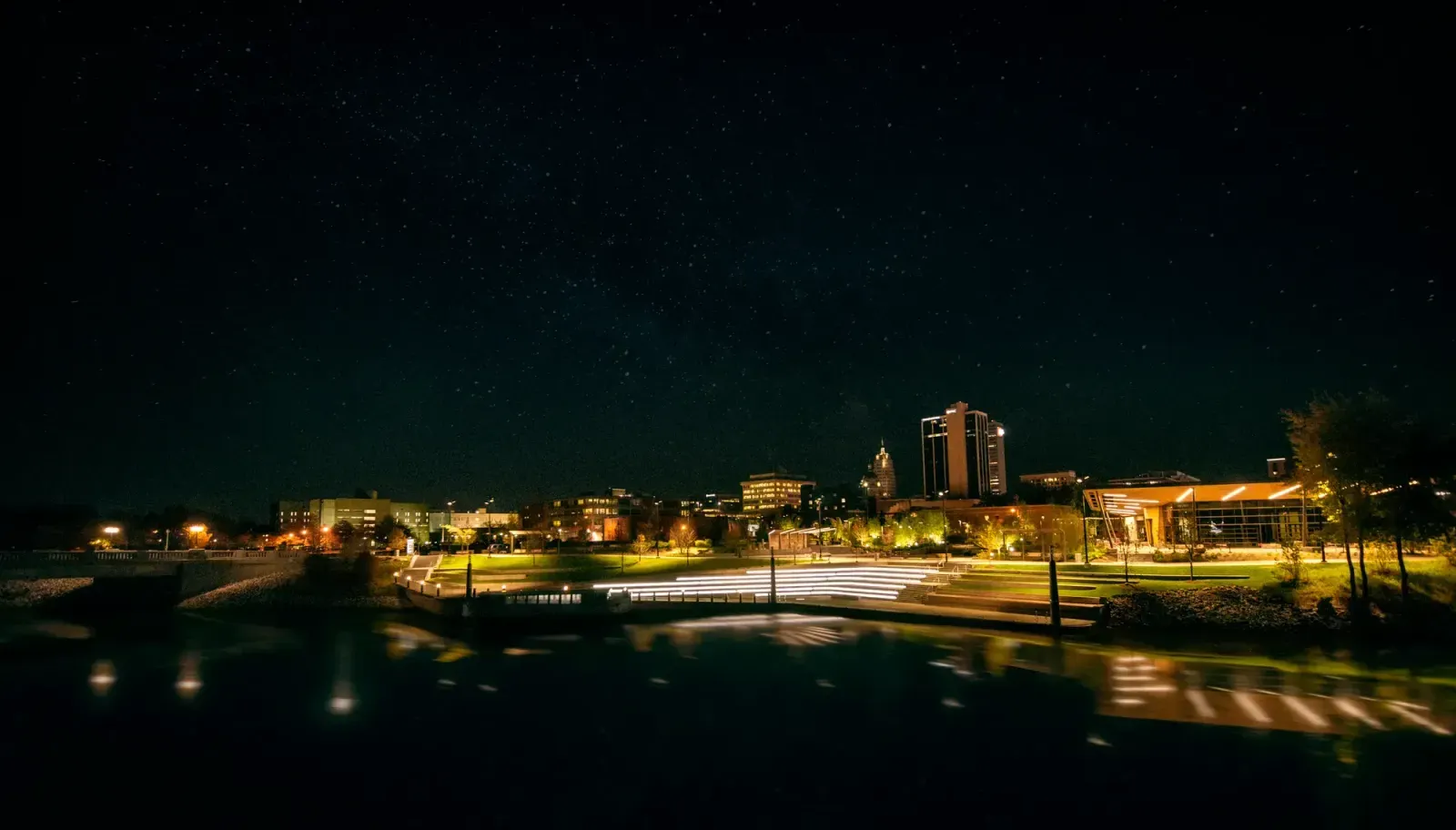 Fort Wayne, Indiana skyline and neighborhoods served by U-wifi home internet