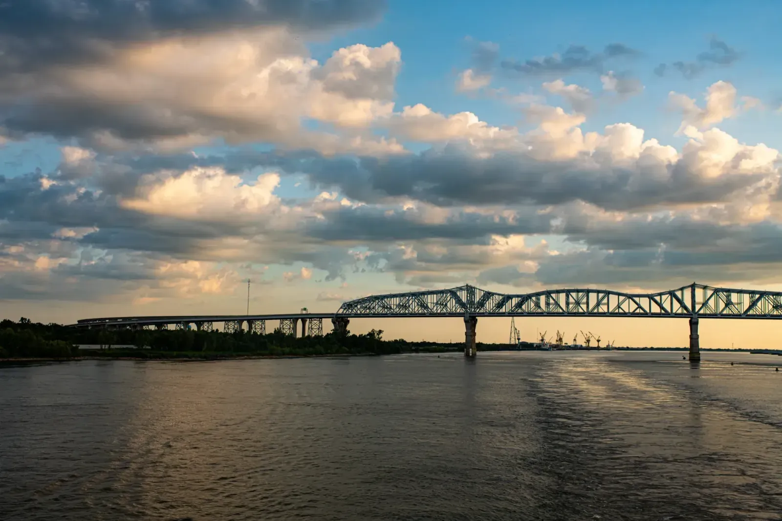 Baton Rouge, Louisiana skyline and neighborhoods served by U-wifi home internet