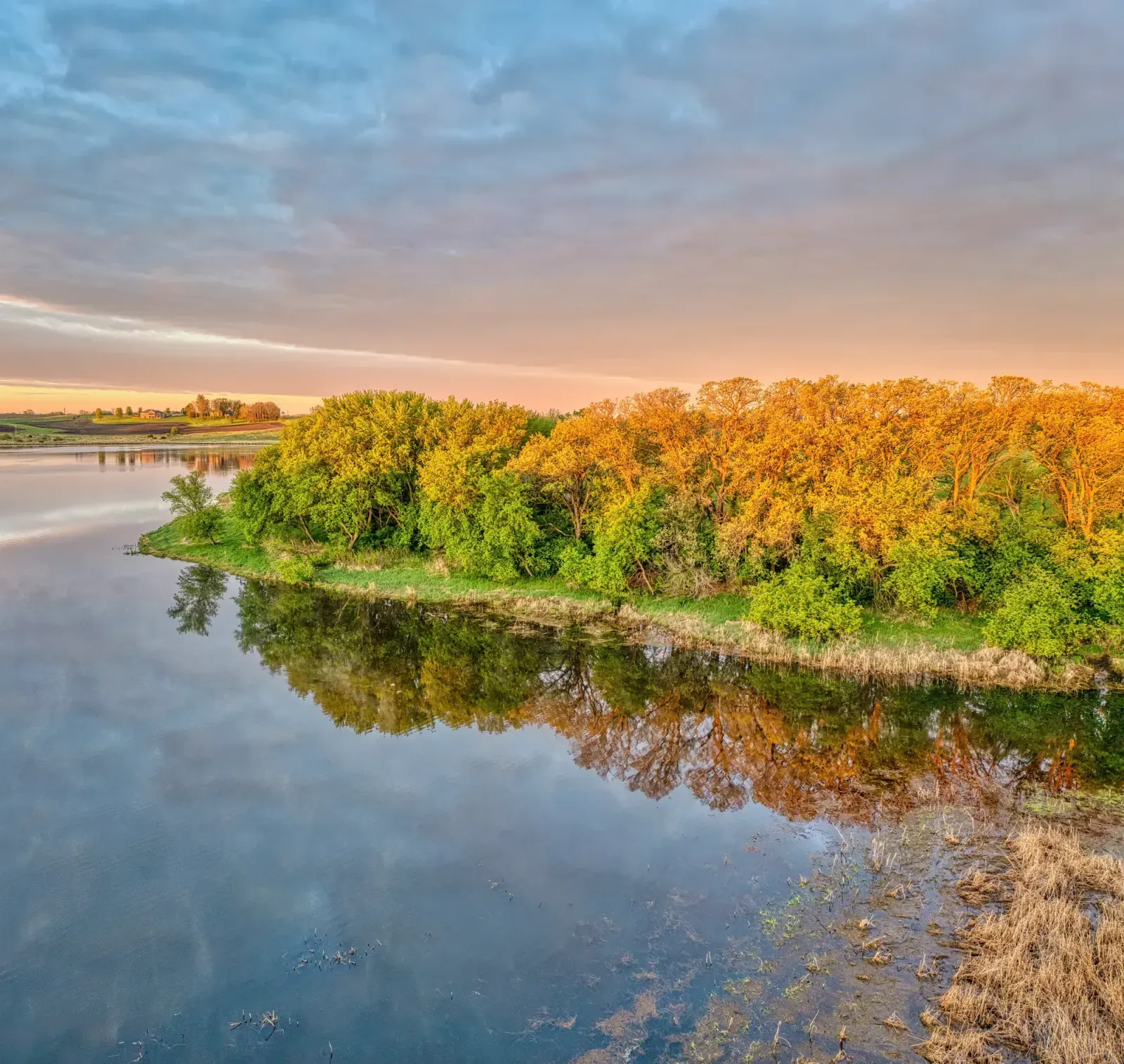 Eden Prairie, Minnesota skyline and neighborhoods served by U-wifi home internet