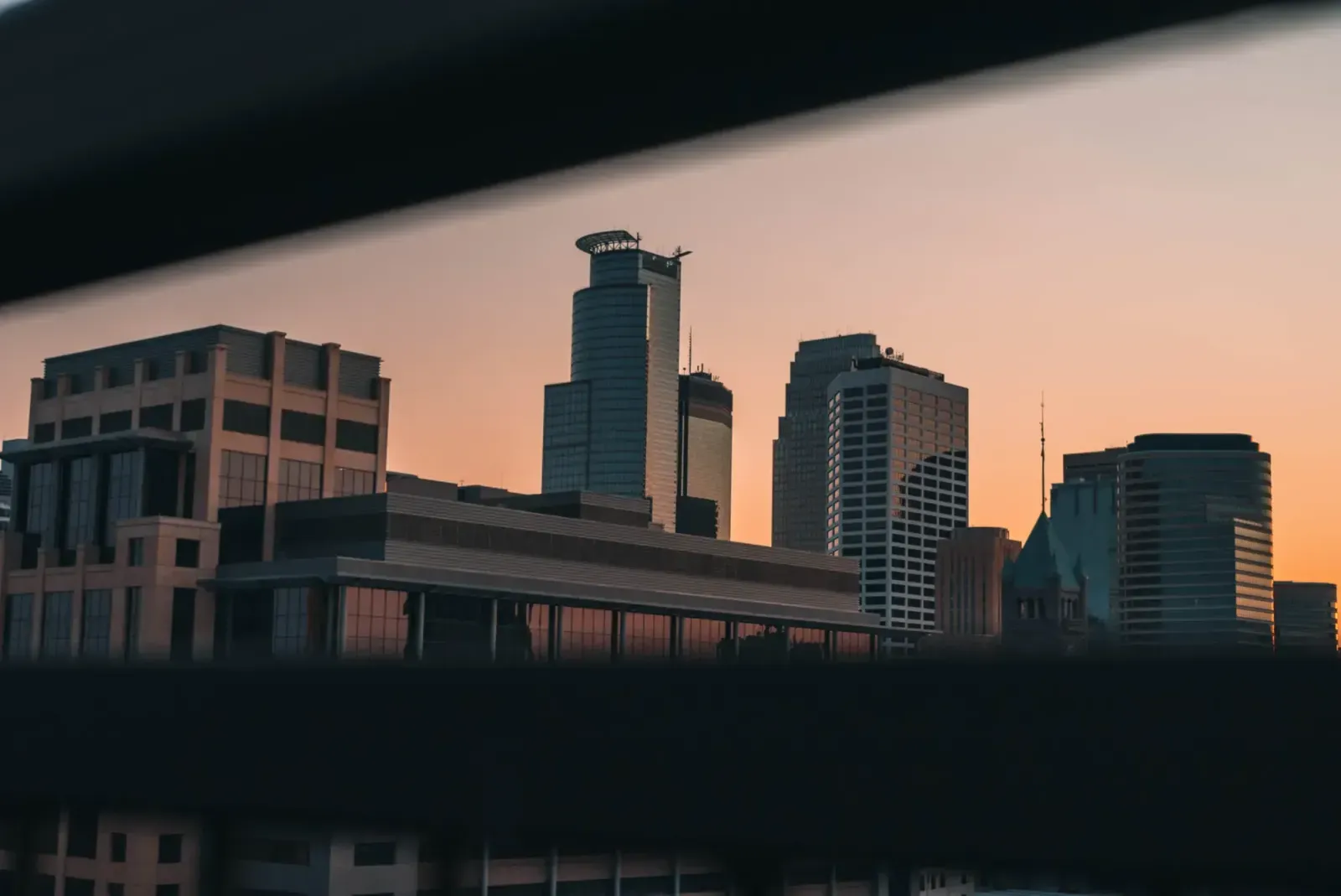 Minneapolis, Minnesota skyline and neighborhoods served by U-wifi home internet