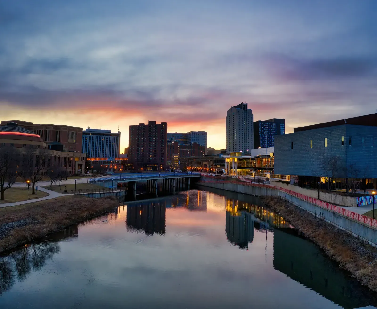 Rochester, Minnesota skyline and neighborhoods served by U-wifi home internet