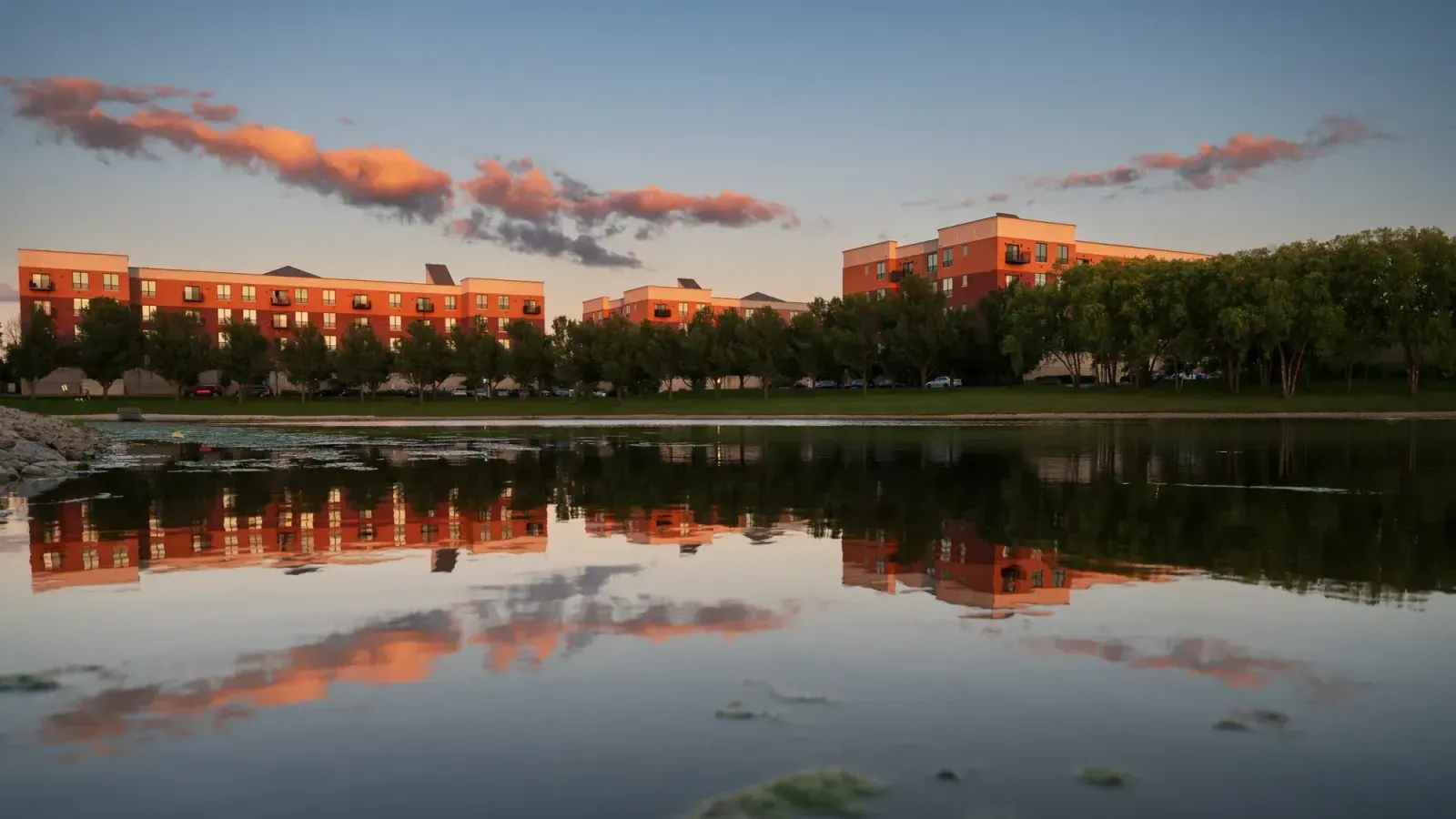 Woodbury, Minnesota skyline and neighborhoods served by U-wifi home internet