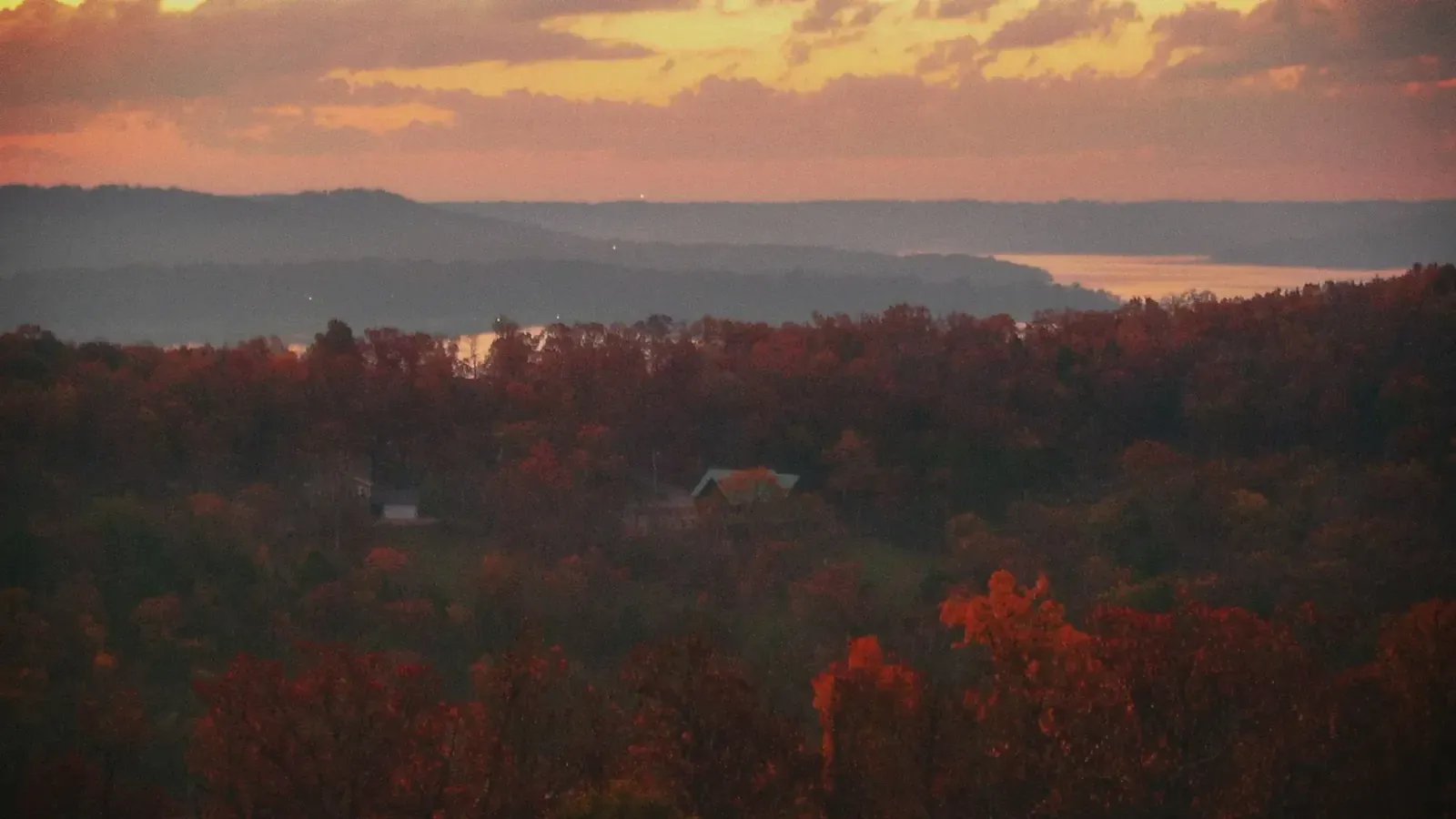 St. Peters, Missouri skyline and neighborhoods served by U-wifi home internet