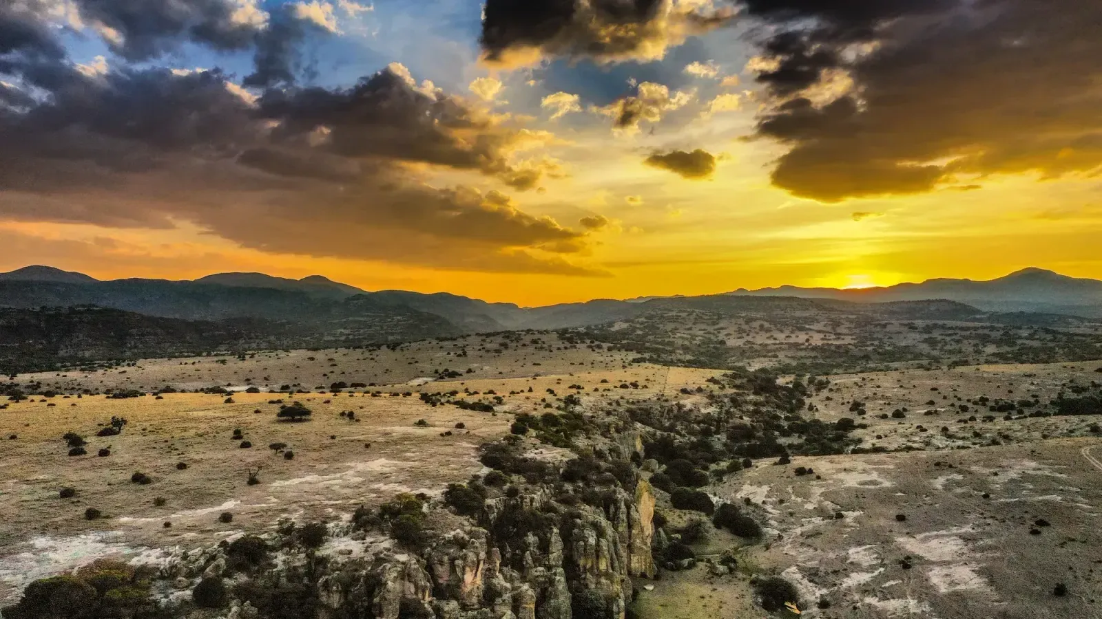 Las Cruces, New Mexico skyline and neighborhoods served by U-wifi home internet