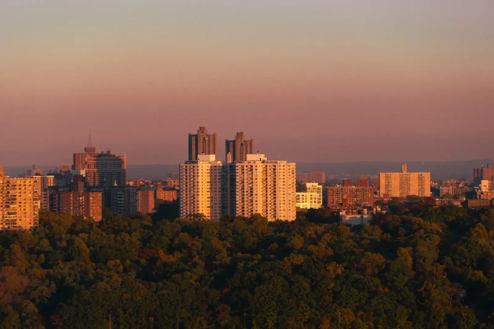 White Plains, New York skyline and neighborhoods served by U-wifi home internet