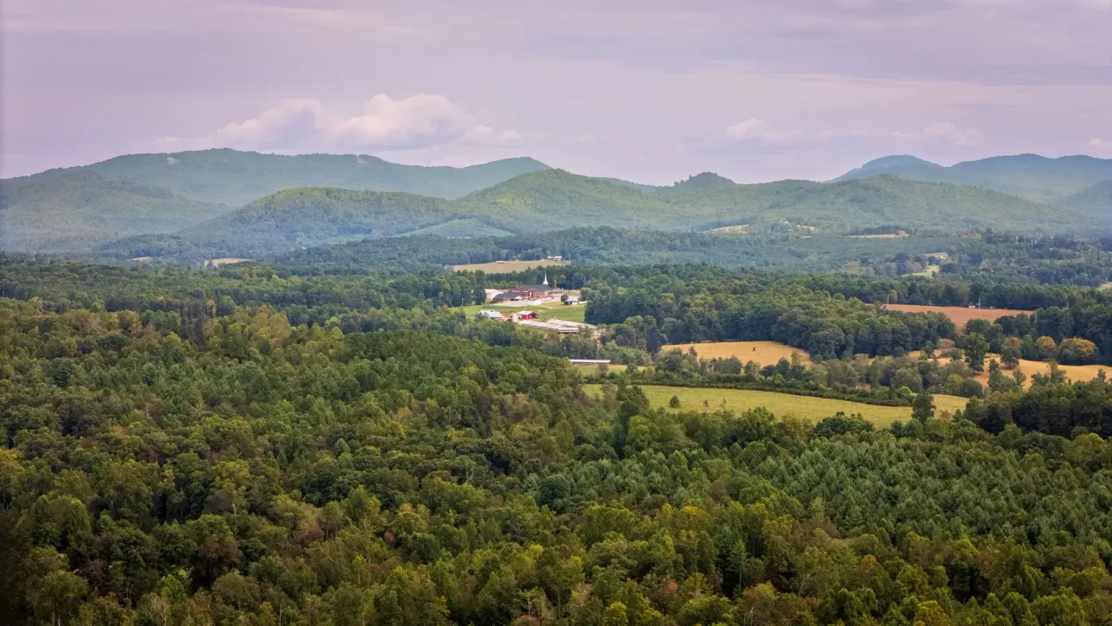 Hickory, North Carolina skyline and neighborhoods served by U-wifi home internet
