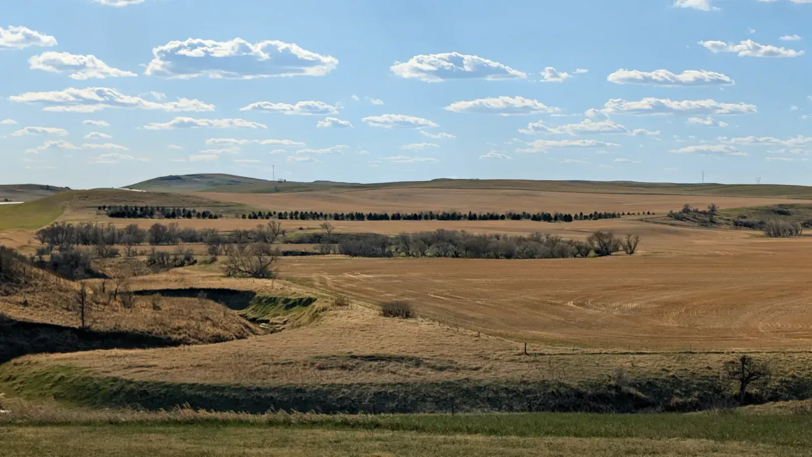Bismarck, North Dakota skyline and neighborhoods served by U-wifi home internet