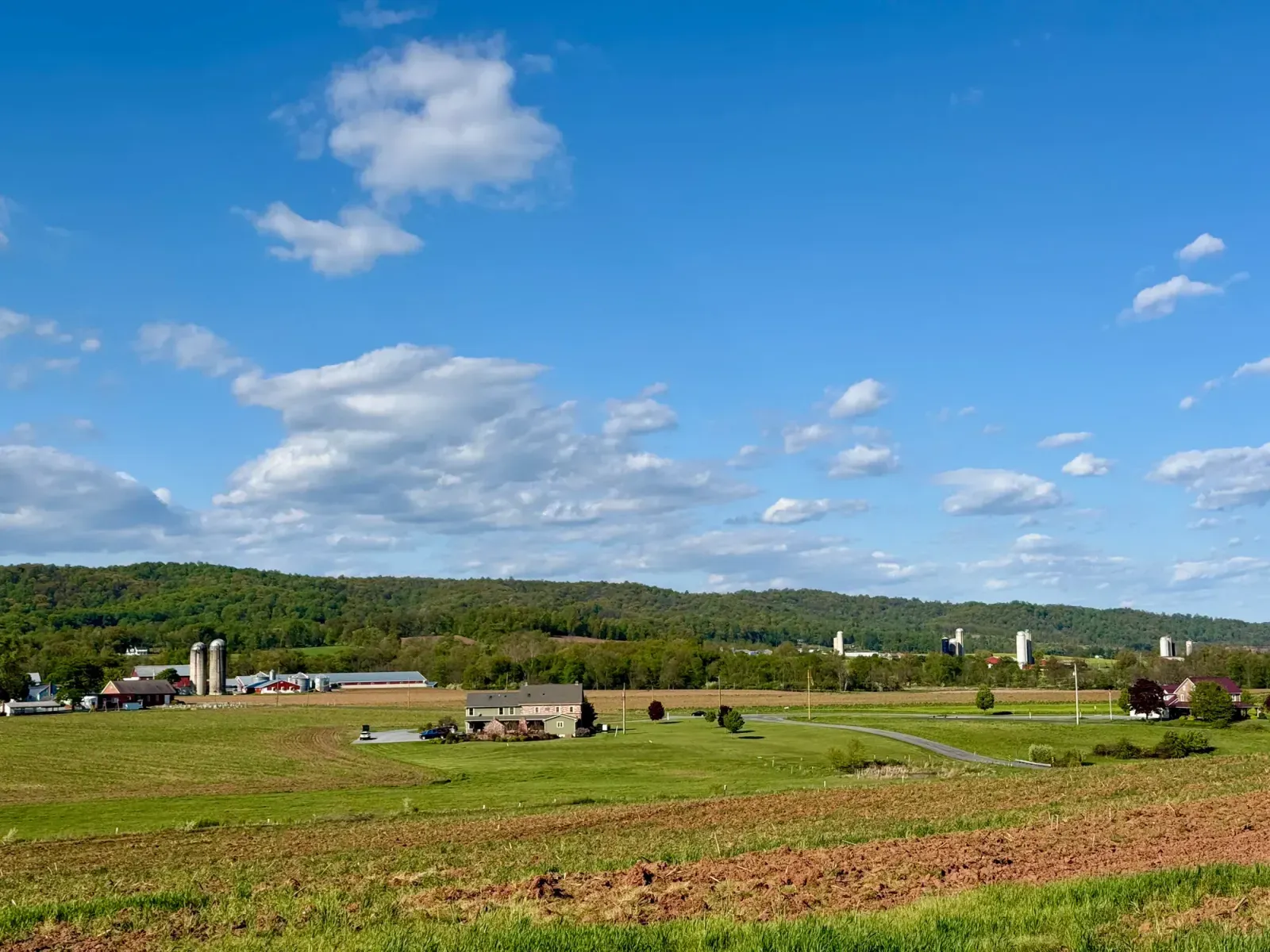 Scranton, Pennsylvania skyline and neighborhoods served by U-wifi home internet