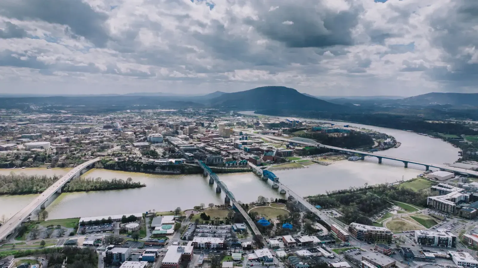 Chattanooga, Tennessee skyline and neighborhoods served by U-wifi home internet