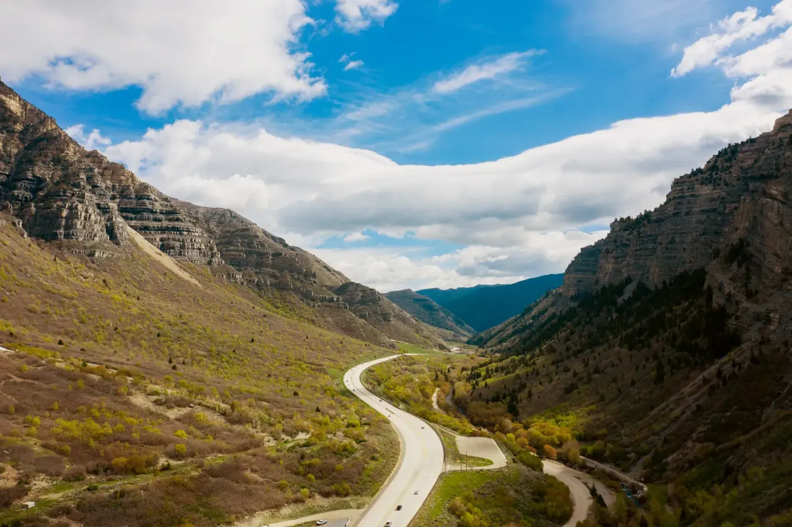 Orem, Utah skyline and neighborhoods served by U-wifi home internet
