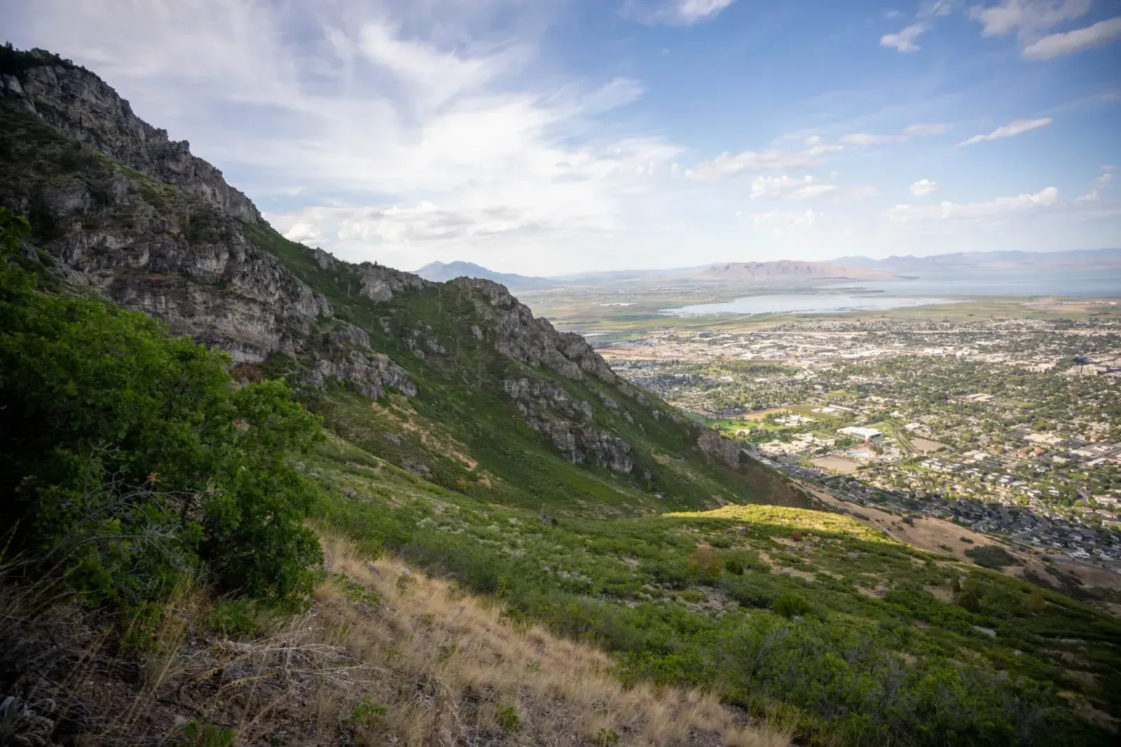 Provo, Utah skyline and neighborhoods served by U-wifi home internet