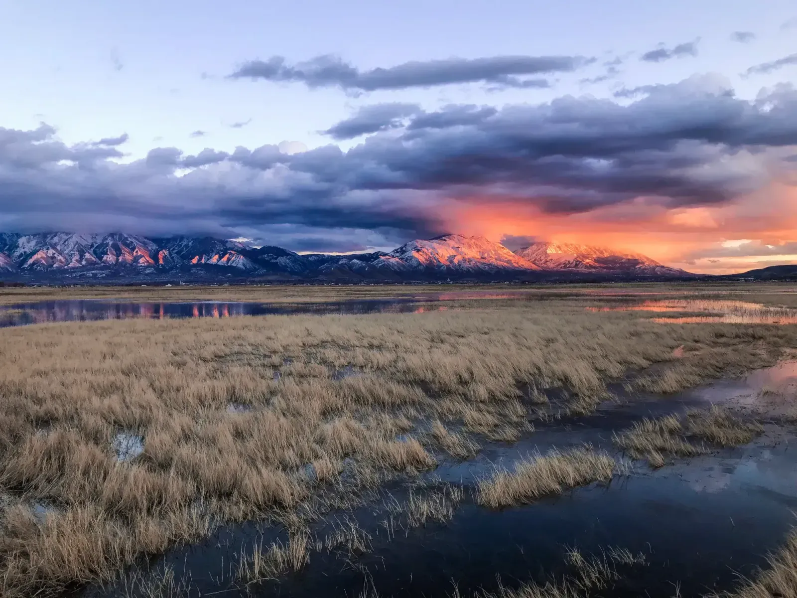 Riverton, Utah skyline and neighborhoods served by U-wifi home internet