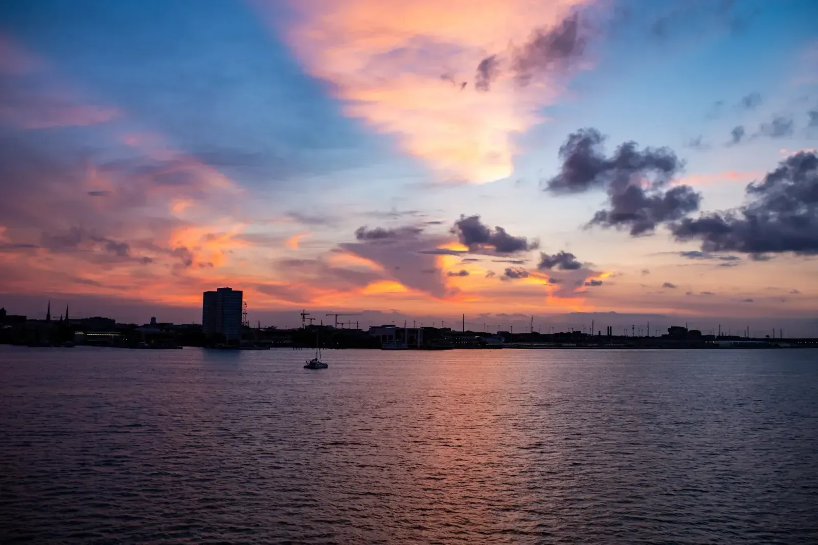 Norfolk, Virginia skyline and neighborhoods served by U-wifi home internet