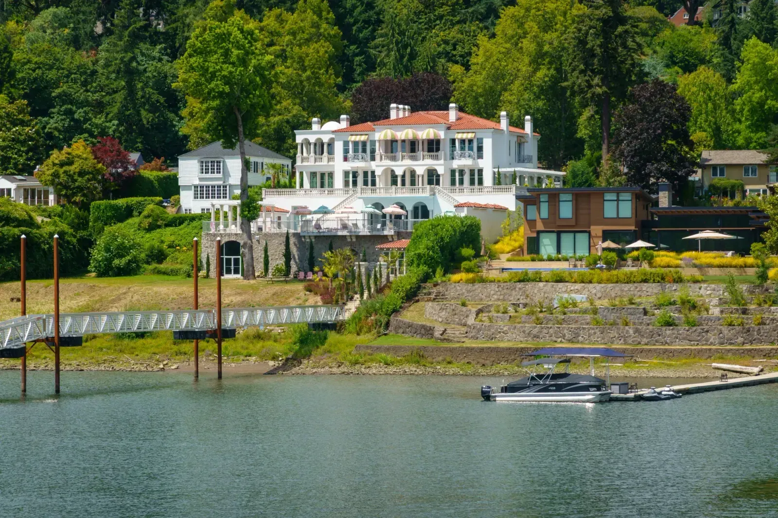 Bellevue, Washington skyline and neighborhoods served by U-wifi home internet