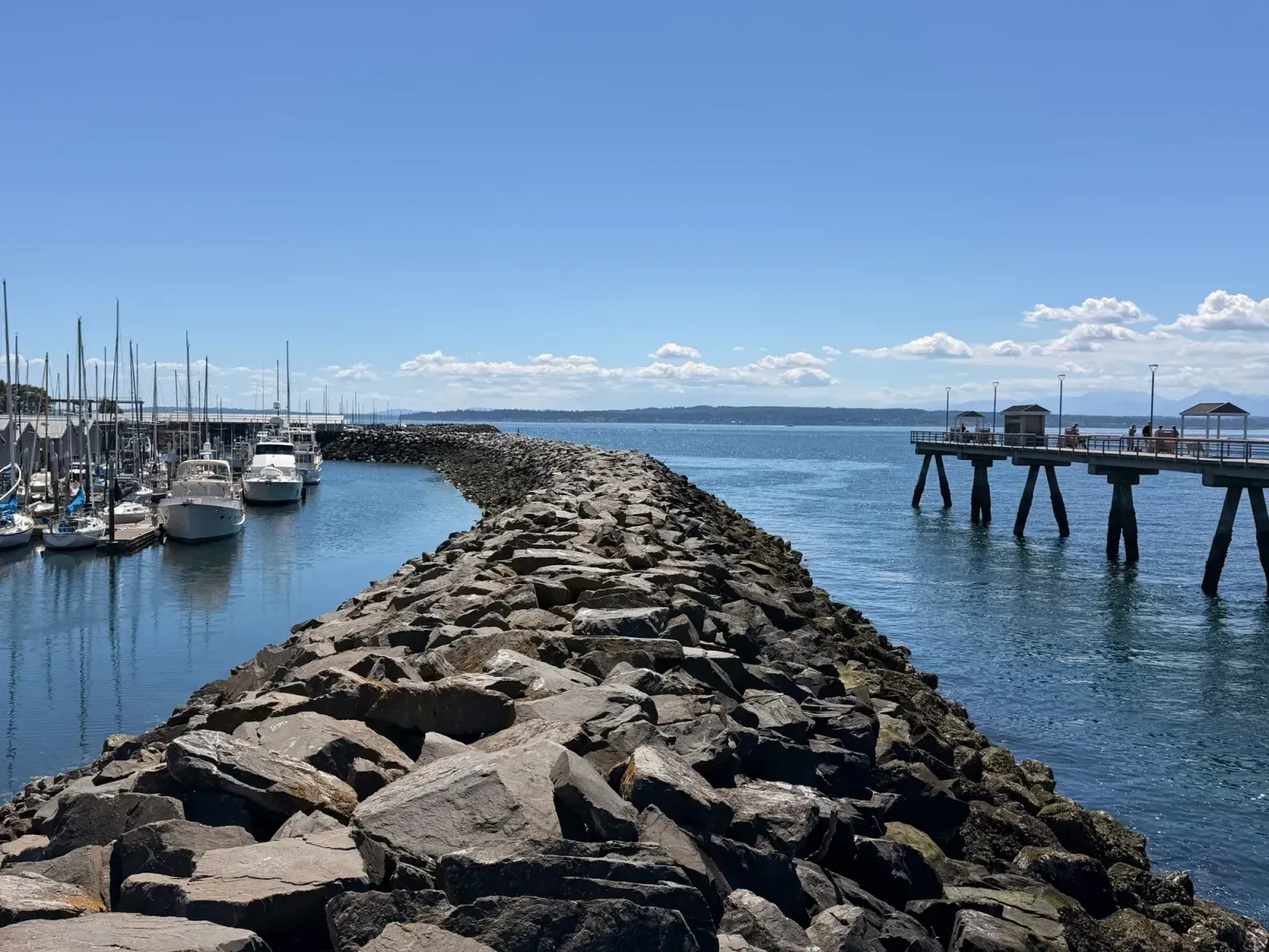 Edmonds, Washington skyline and neighborhoods served by U-wifi home internet