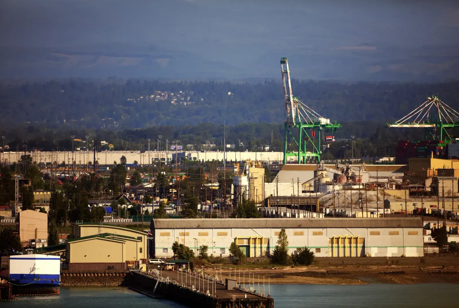 Richland, Washington skyline and neighborhoods served by U-wifi home internet