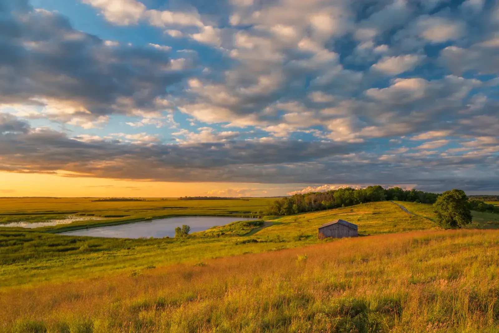 New Berlin, Wisconsin skyline and neighborhoods served by U-wifi home internet